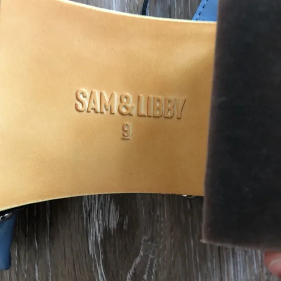 Retro-inspired wooden platform sandals - Picture 3 of 6